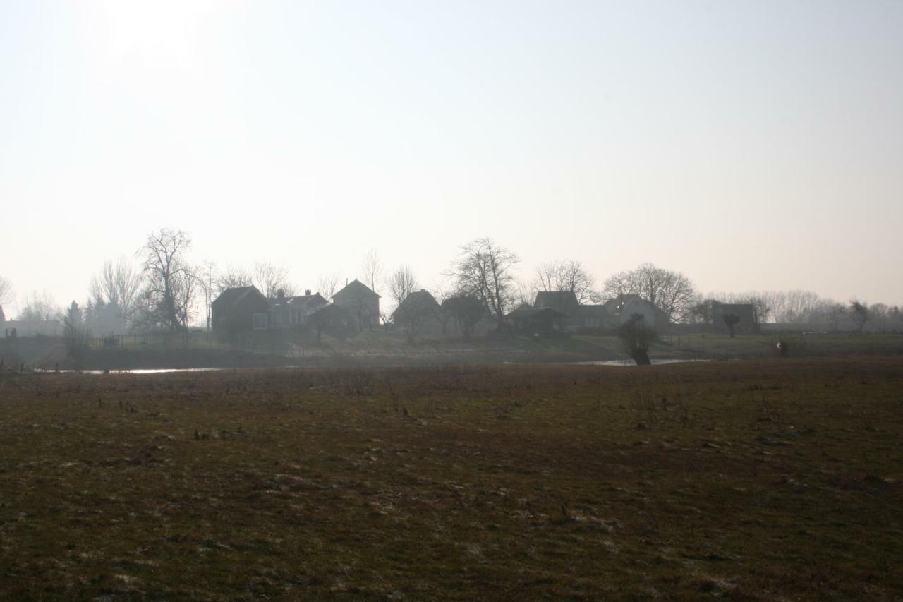 Unique Place On The River Waal Heerewaarden Exterior foto