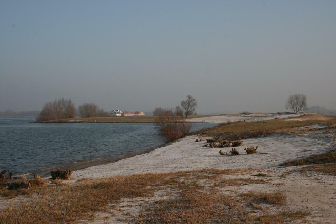 Unique Place On The River Waal Heerewaarden Exterior foto